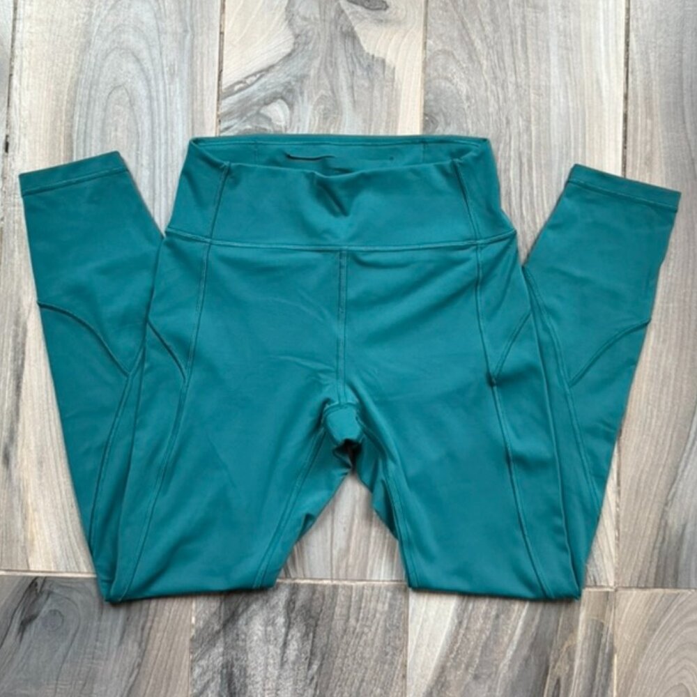 Lululemon In Movement Tight 25" Size 6 *Everlux